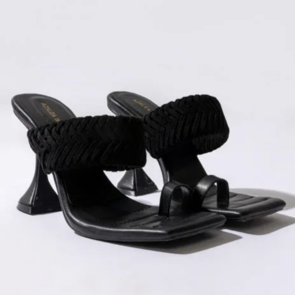 A SLIPPERS - Picture 2 of 5